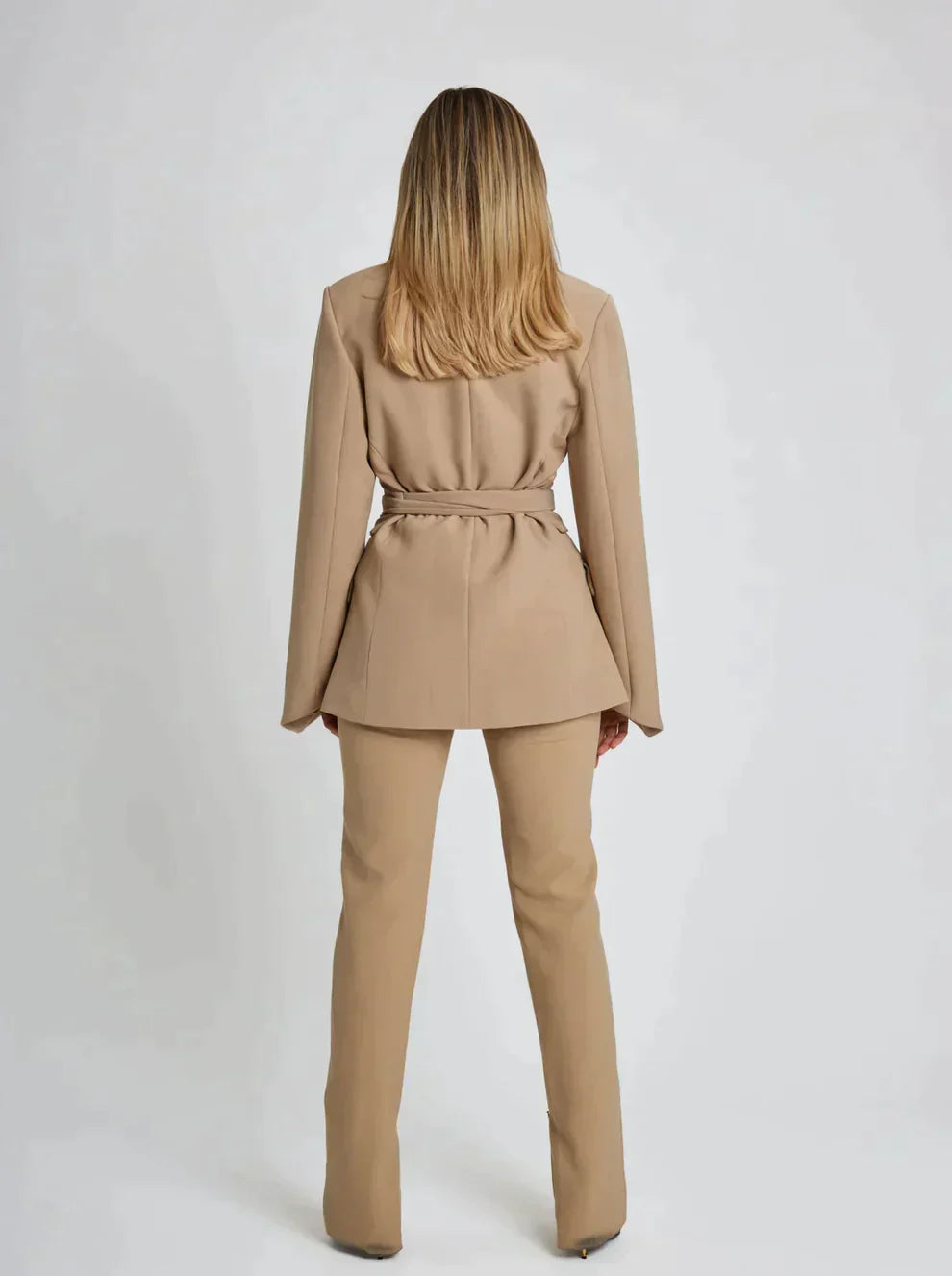 Dames Blazer Met Extra Riemen en Knopen voor Een Stijlvolle Look