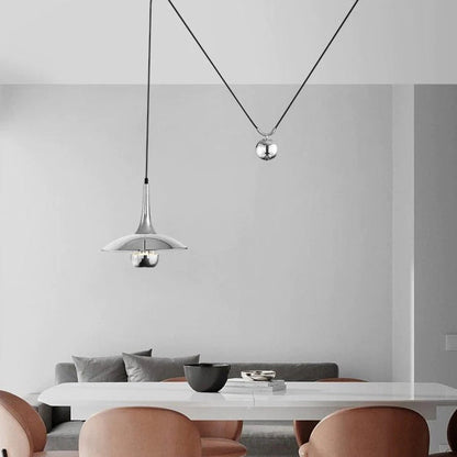 Verstelbare Hanglamp Onos – Hoogte-instelbaar met Tegengewichtbal – Chroom of Goud Metaal – Vintage 1970s Design – Retro Pendelverlichting voor Eettafel en Keukeneiland
