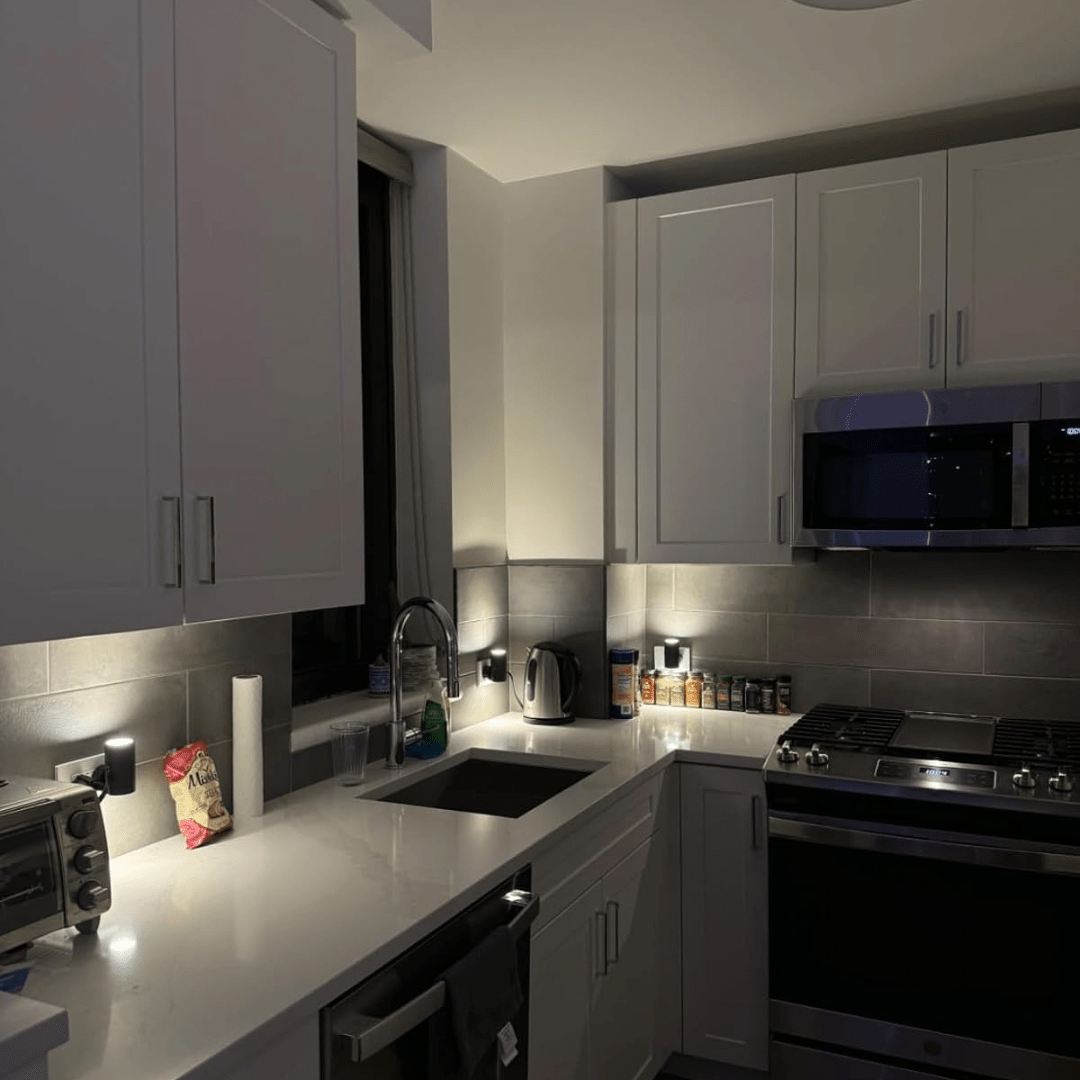 Sansoti | Wandlamp met Lichtsensor voor Stopcontact – Warm LED Nachtlicht