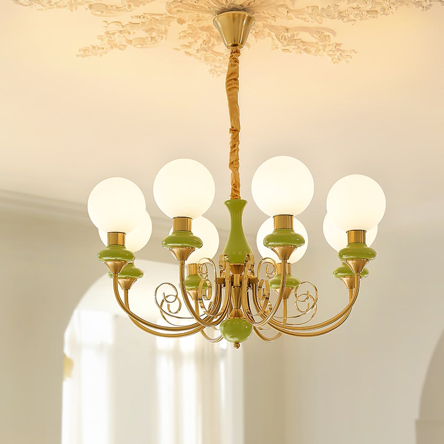 Kroonluchter met Groene Glazen Kappen en Gouden of Zwarte Afwerking – Luxe Hanglamp in 3, 5 of 8 Lichtpunten
