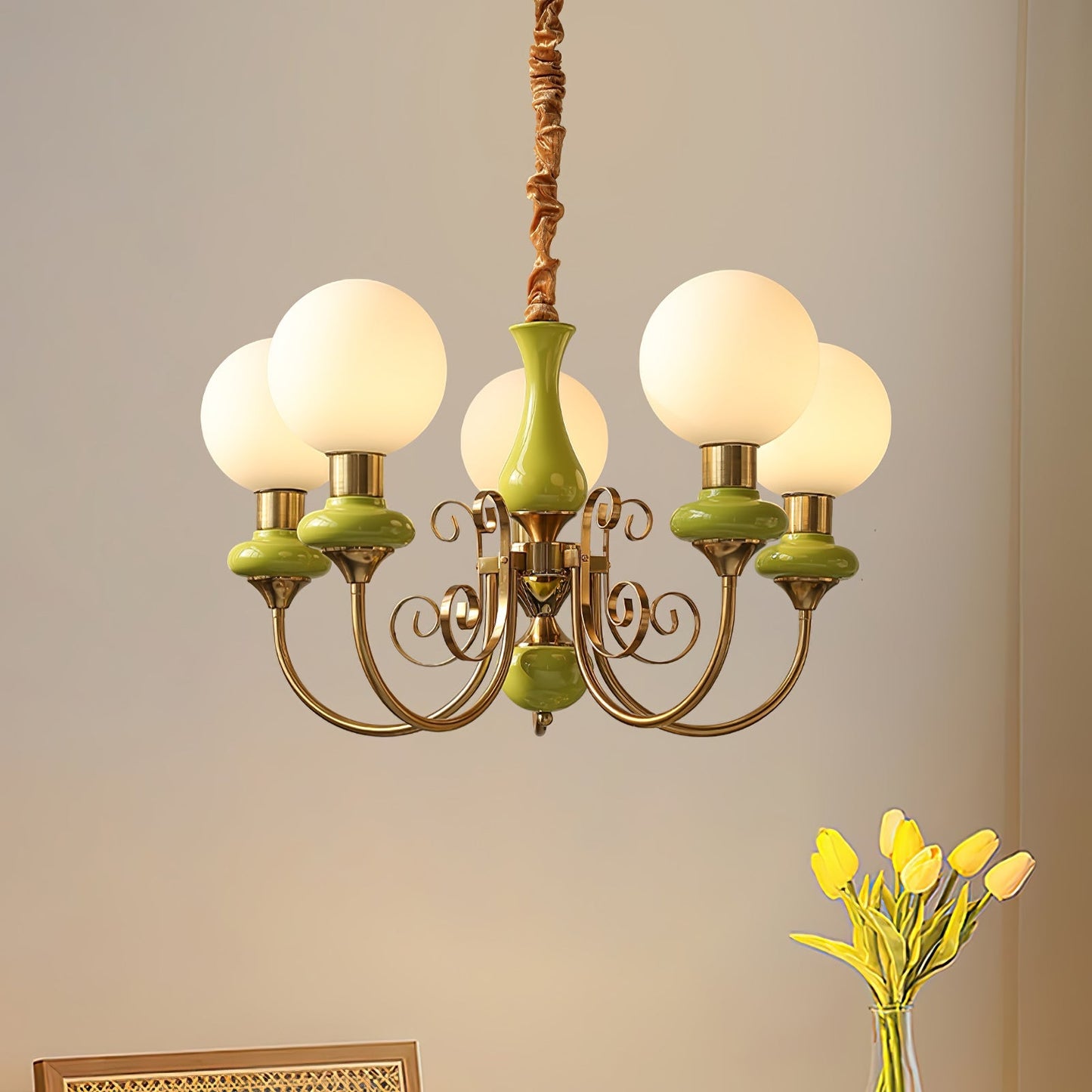 Kroonluchter met Groene Glazen Kappen en Gouden of Zwarte Afwerking – Luxe Hanglamp in 3, 5 of 8 Lichtpunten
