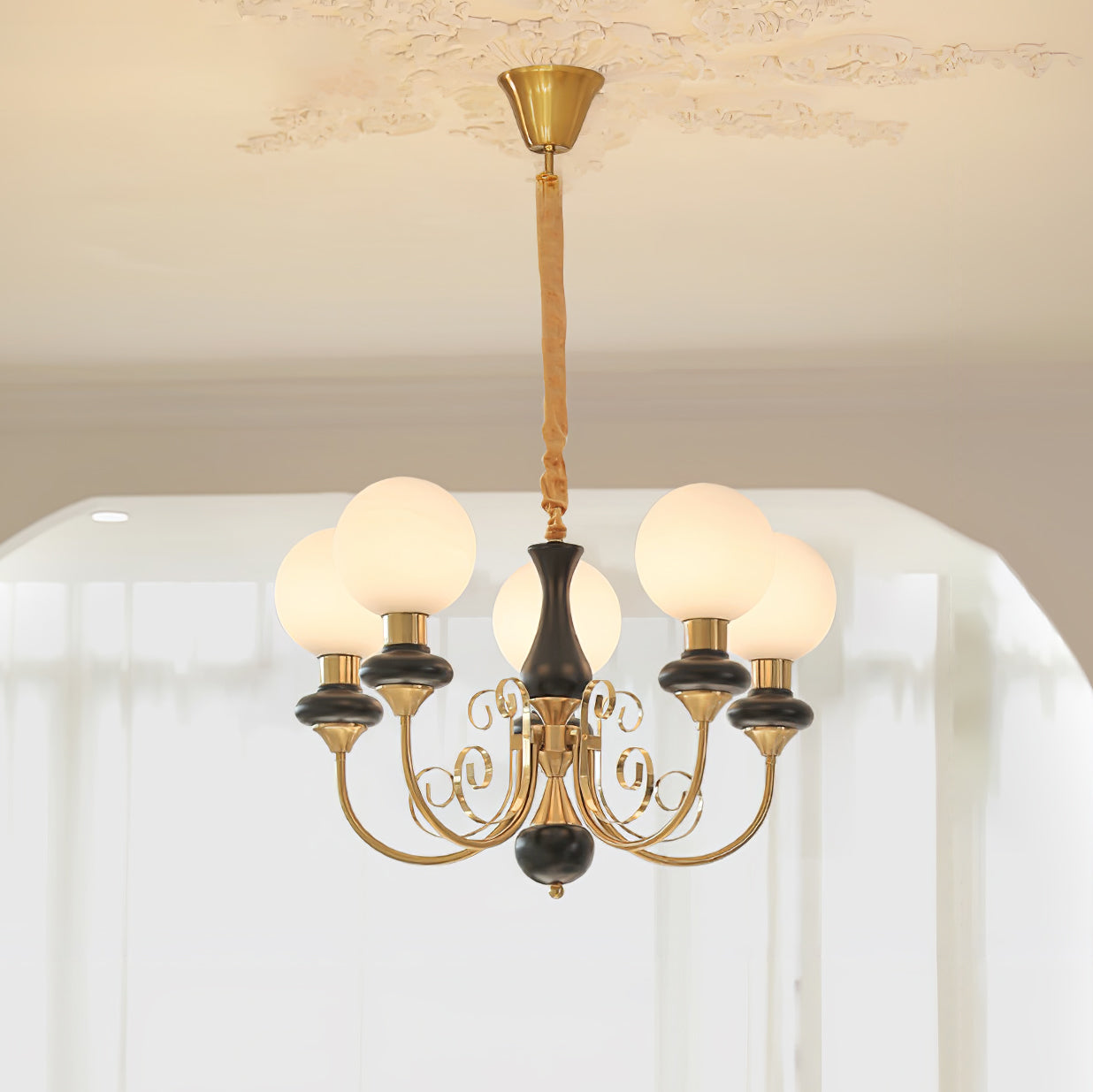 Kroonluchter met Groene Glazen Kappen en Gouden of Zwarte Afwerking – Luxe Hanglamp in 3, 5 of 8 Lichtpunten