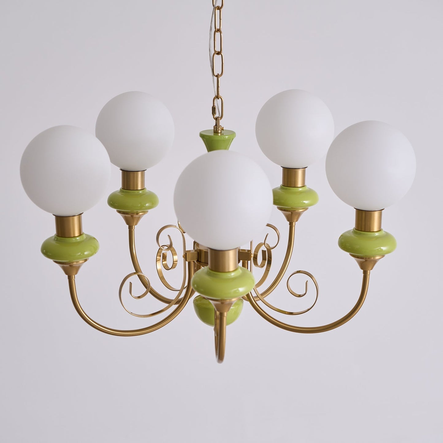 Kroonluchter met Groene Glazen Kappen en Gouden of Zwarte Afwerking – Luxe Hanglamp in 3, 5 of 8 Lichtpunten