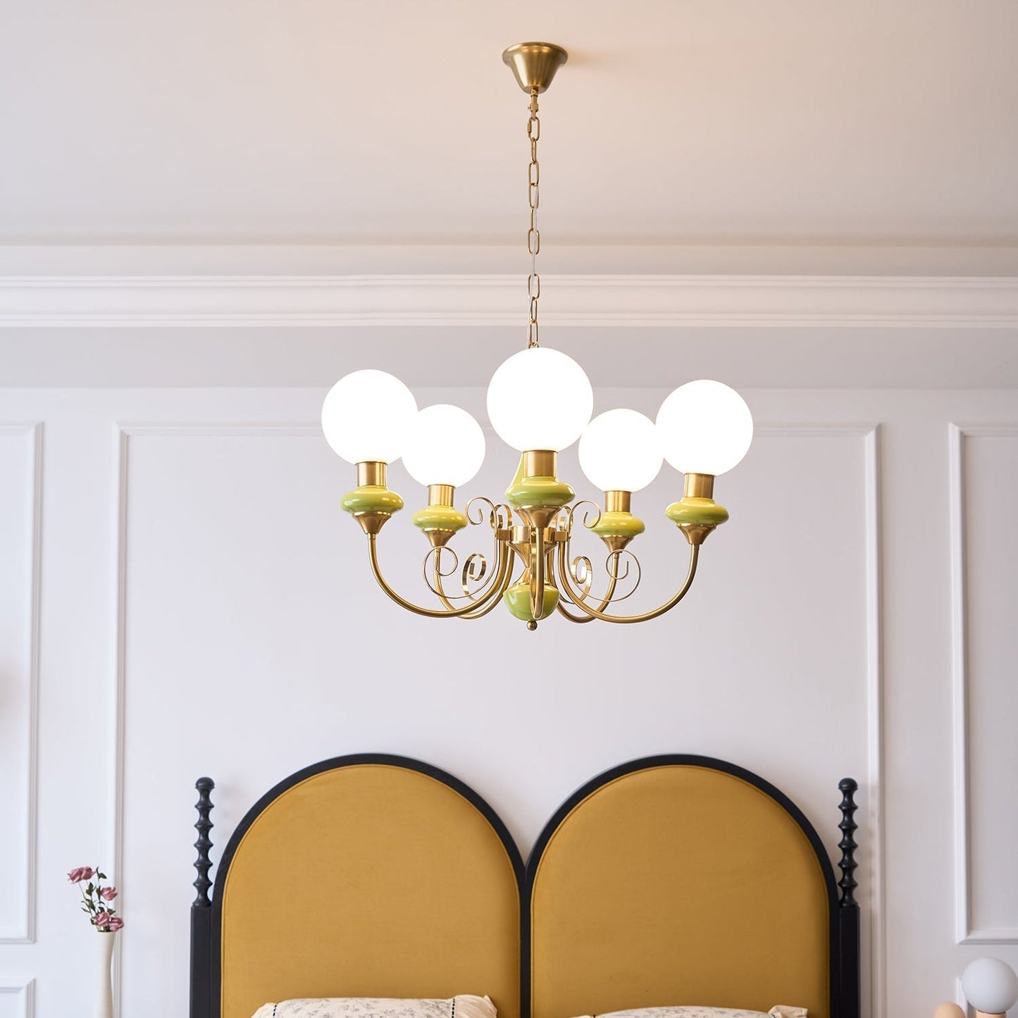 Kroonluchter met Groene Glazen Kappen en Gouden of Zwarte Afwerking – Luxe Hanglamp in 3, 5 of 8 Lichtpunten