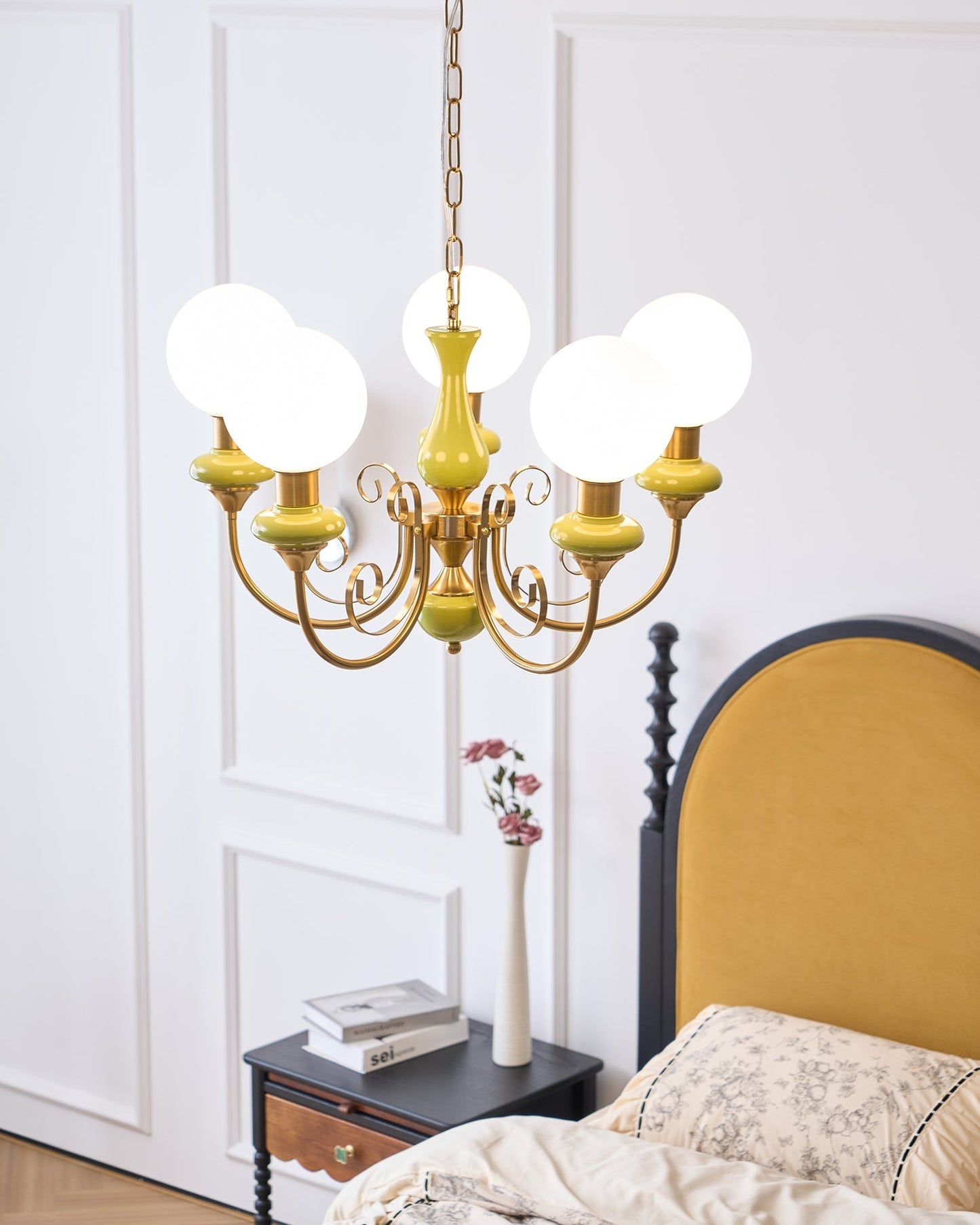 Kroonluchter met Groene Glazen Kappen en Gouden of Zwarte Afwerking – Luxe Hanglamp in 3, 5 of 8 Lichtpunten