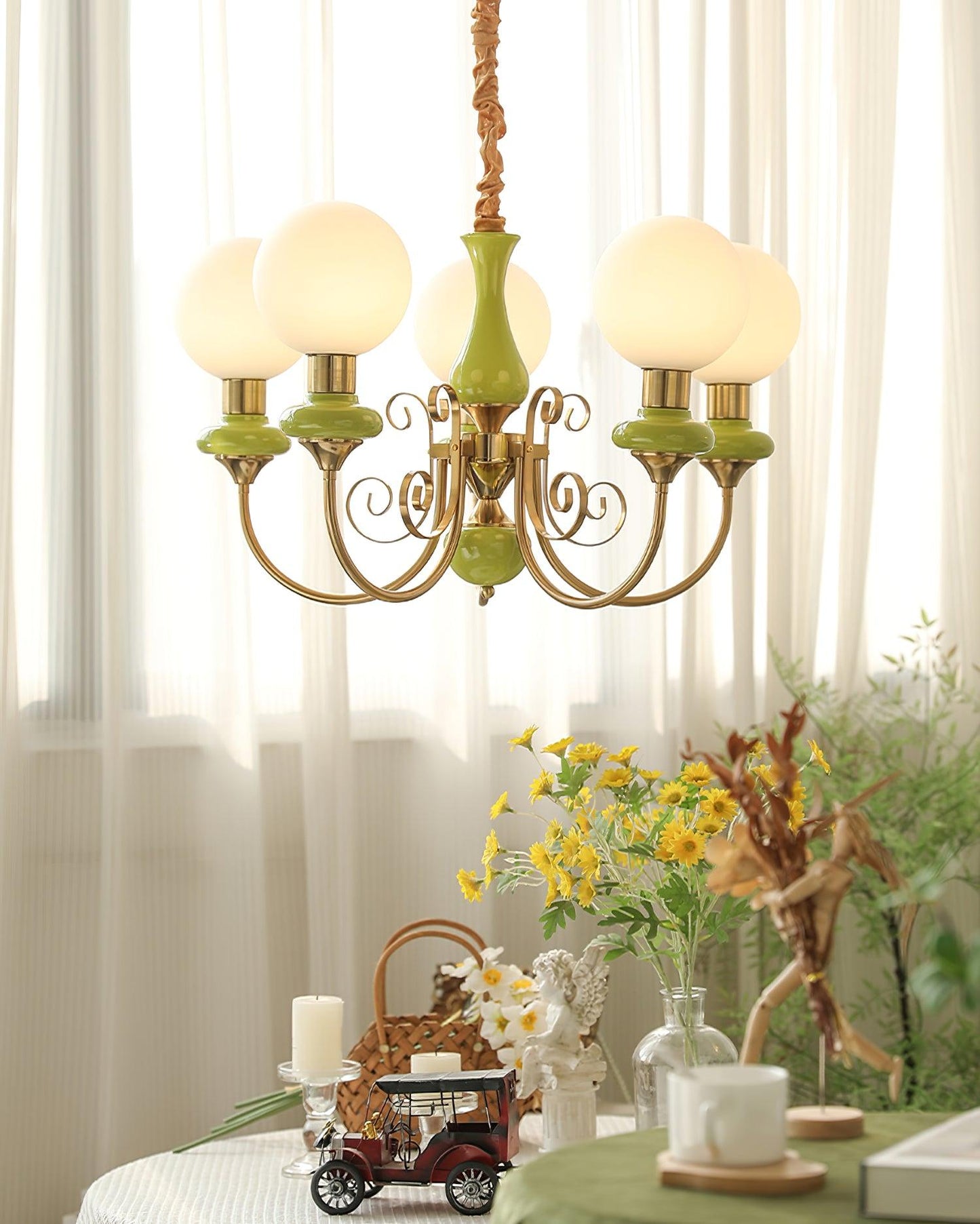 Kroonluchter met Groene Glazen Kappen en Gouden of Zwarte Afwerking – Luxe Hanglamp in 3, 5 of 8 Lichtpunten
