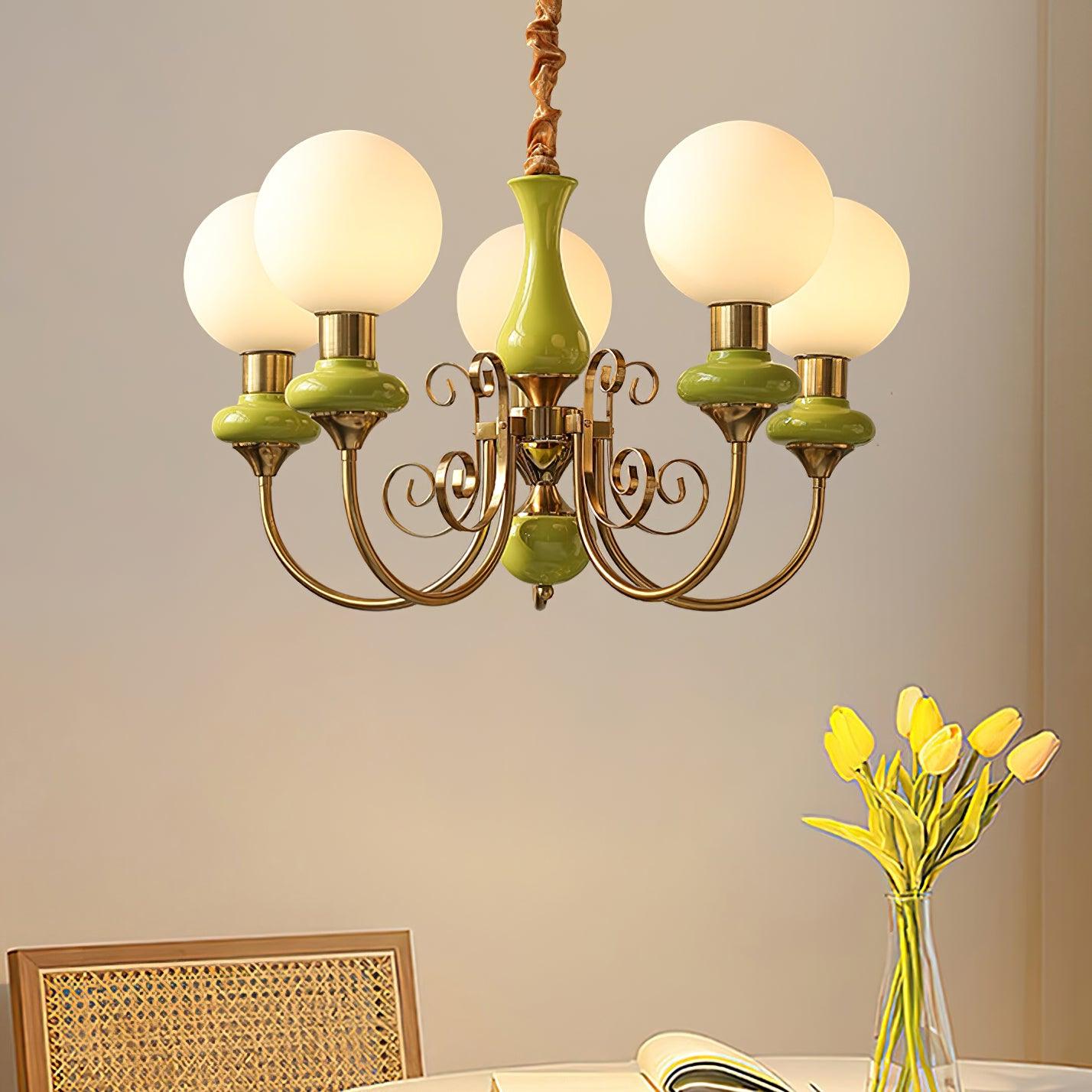 Kroonluchter met Groene Glazen Kappen en Gouden of Zwarte Afwerking – Luxe Hanglamp in 3, 5 of 8 Lichtpunten
