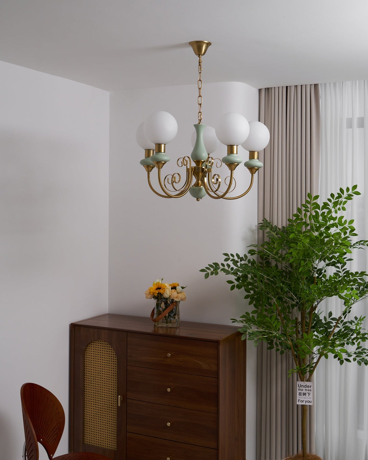 Kroonluchter met Groene Glazen Kappen en Gouden of Zwarte Afwerking – Luxe Hanglamp in 3, 5 of 8 Lichtpunten
