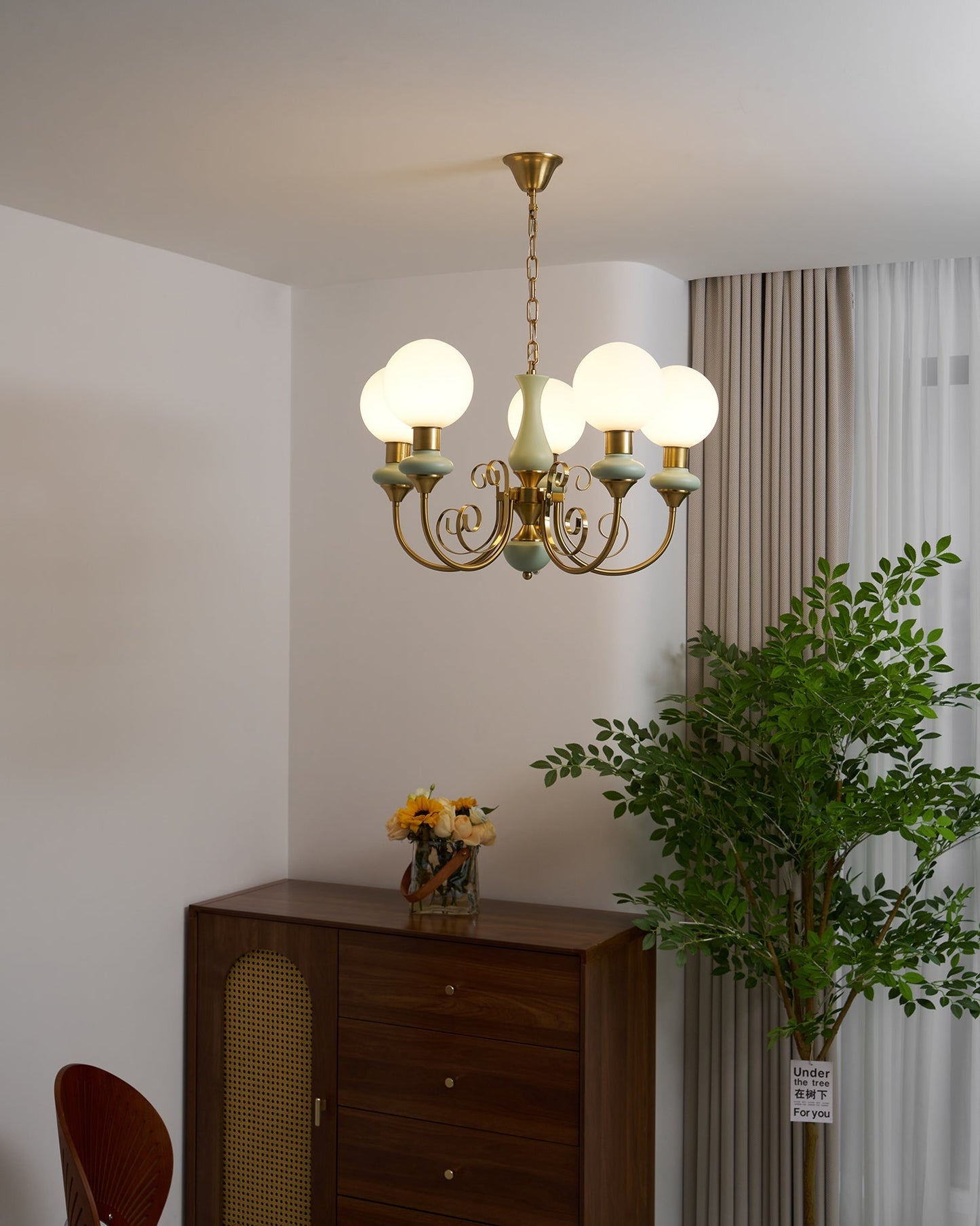 Kroonluchter met Groene Glazen Kappen en Gouden of Zwarte Afwerking – Luxe Hanglamp in 3, 5 of 8 Lichtpunten