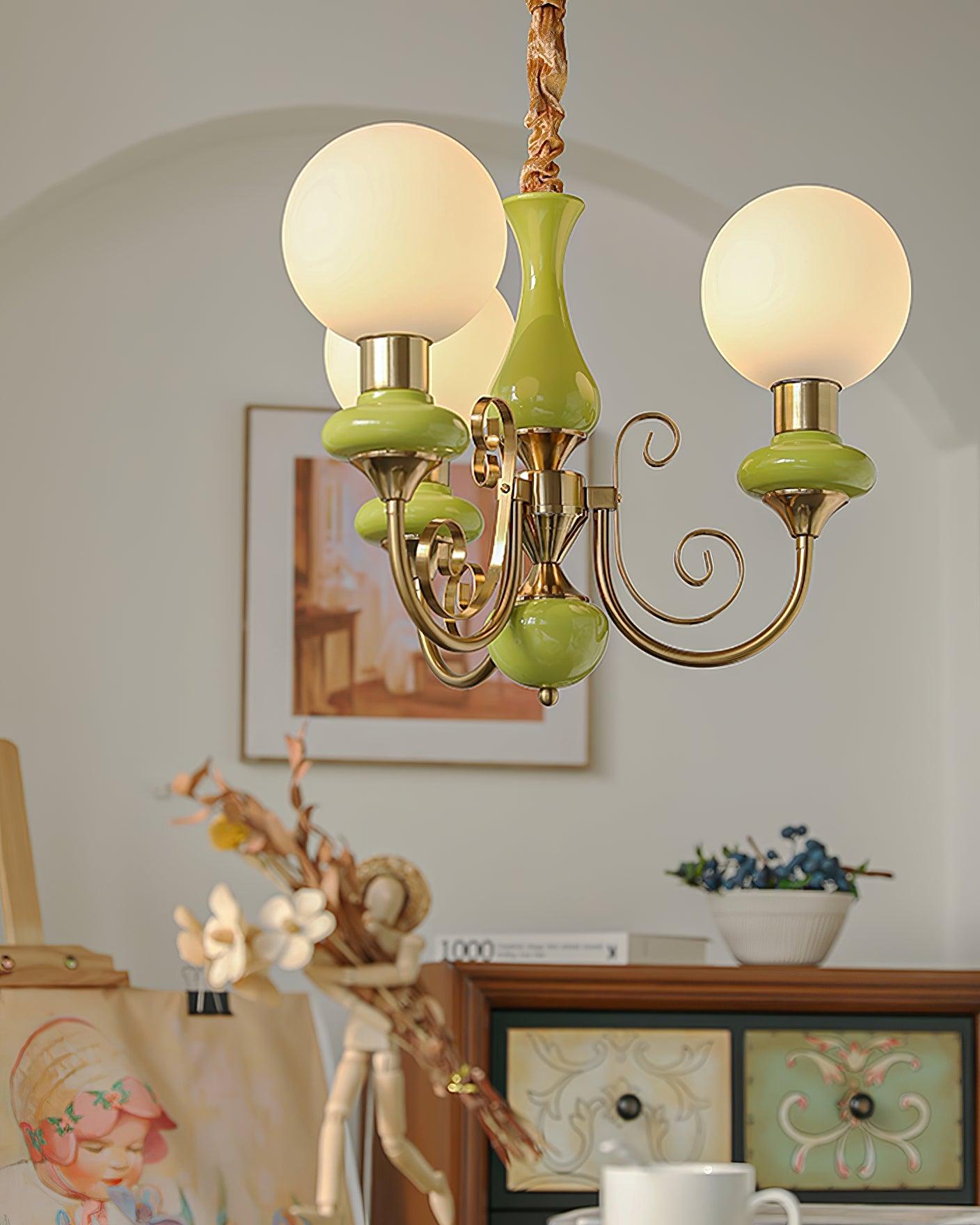 Kroonluchter met Groene Glazen Kappen en Gouden of Zwarte Afwerking – Luxe Hanglamp in 3, 5 of 8 Lichtpunten