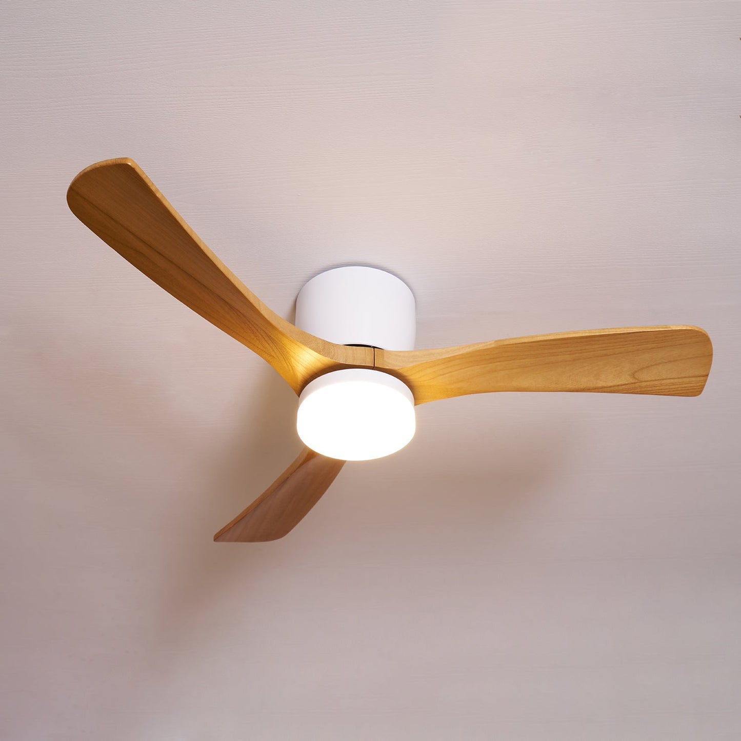 Plafondventilator met led verlichting en houten bladen – Scandinavisch design