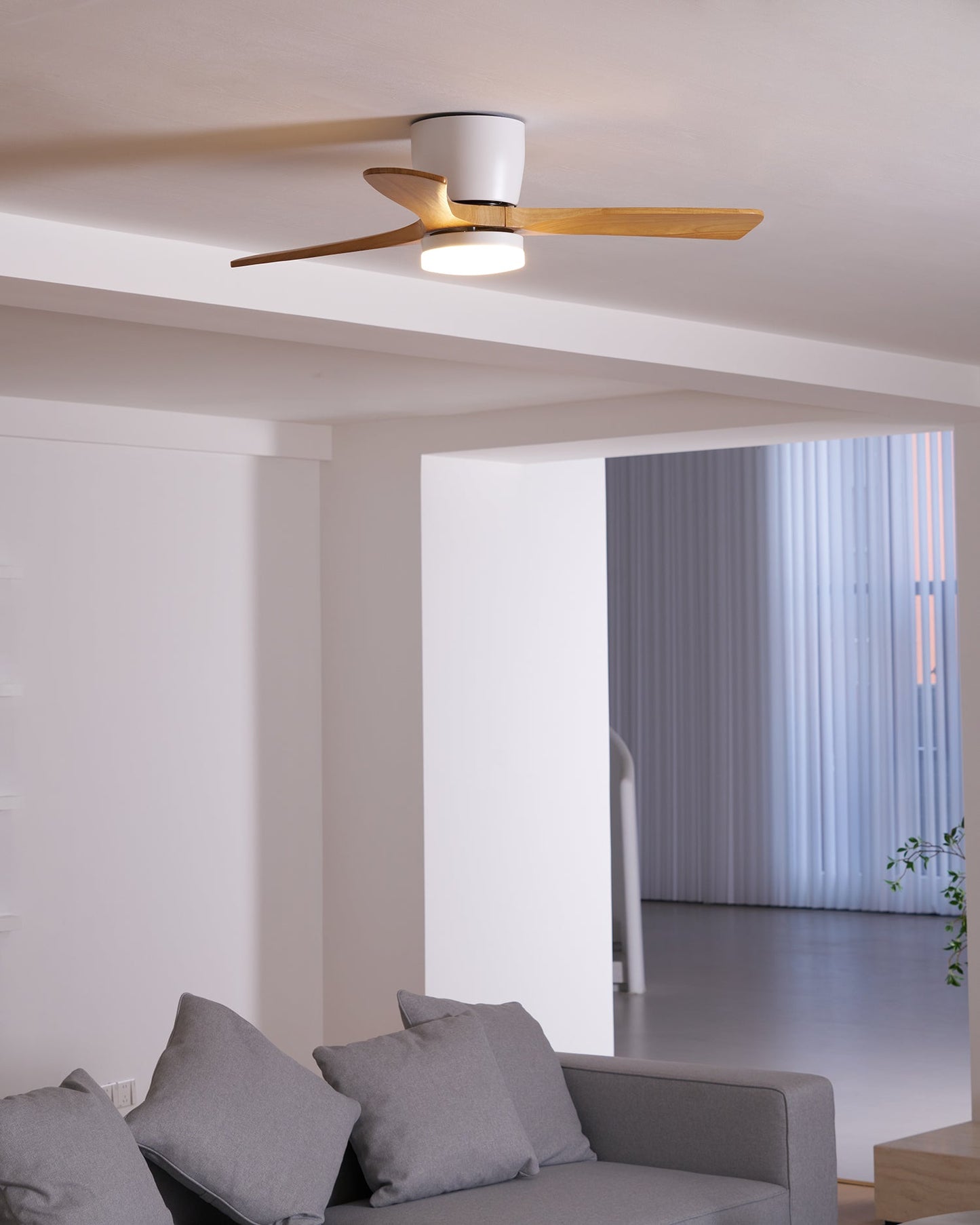 Plafondventilator met led verlichting en houten bladen – Scandinavisch design