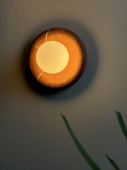 Ronde Design Wandlamp Met Marmeren Achterplaat En Glazen Bol Voor Hal En Slaapkamer