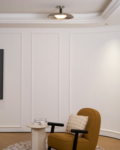 Plafondlamp met handgeblazen glazen kap en gestructureerde metalen rozet – warm sfeerlicht voor woonkamer, slaapkamer en entree