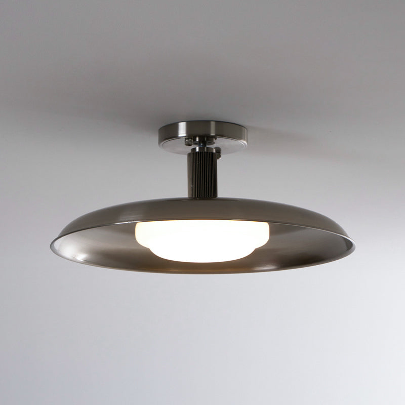 Plafondlamp met handgeblazen glazen kap en gestructureerde metalen rozet – warm sfeerlicht voor woonkamer, slaapkamer en entree