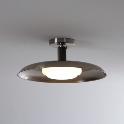 Plafondlamp met handgeblazen glazen kap en gestructureerde metalen rozet – warm sfeerlicht voor woonkamer, slaapkamer en entree