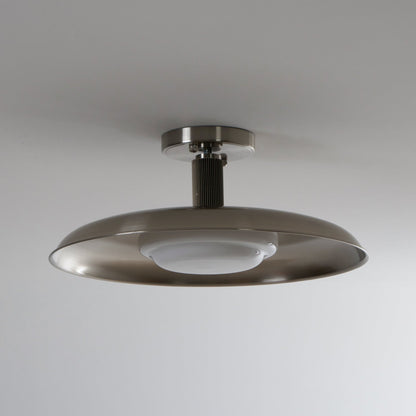 Plafondlamp met handgeblazen glazen kap en gestructureerde metalen rozet – warm sfeerlicht voor woonkamer, slaapkamer en entree