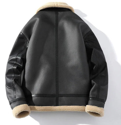 Een zwart leren jas met een beige sherpa voering, met een weergave van de binnenkant.