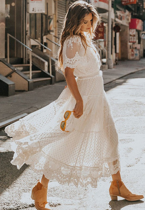 Witte Zomerjurk Kanten Vrouwelijk Elegant Model