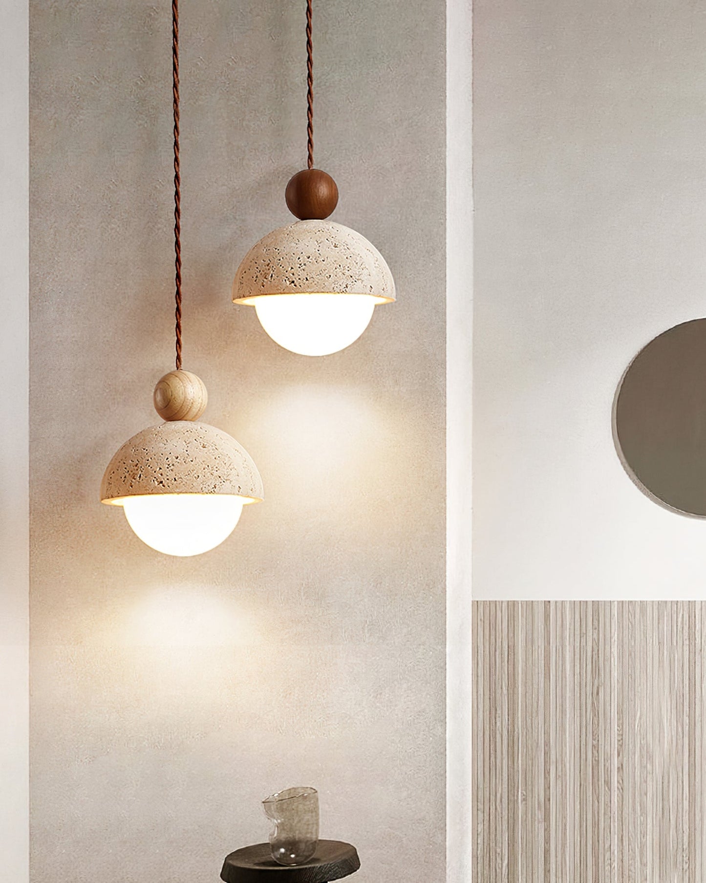 Design Hanglamp van Travertin en Glas – Moderne Verlichting met Warm Licht