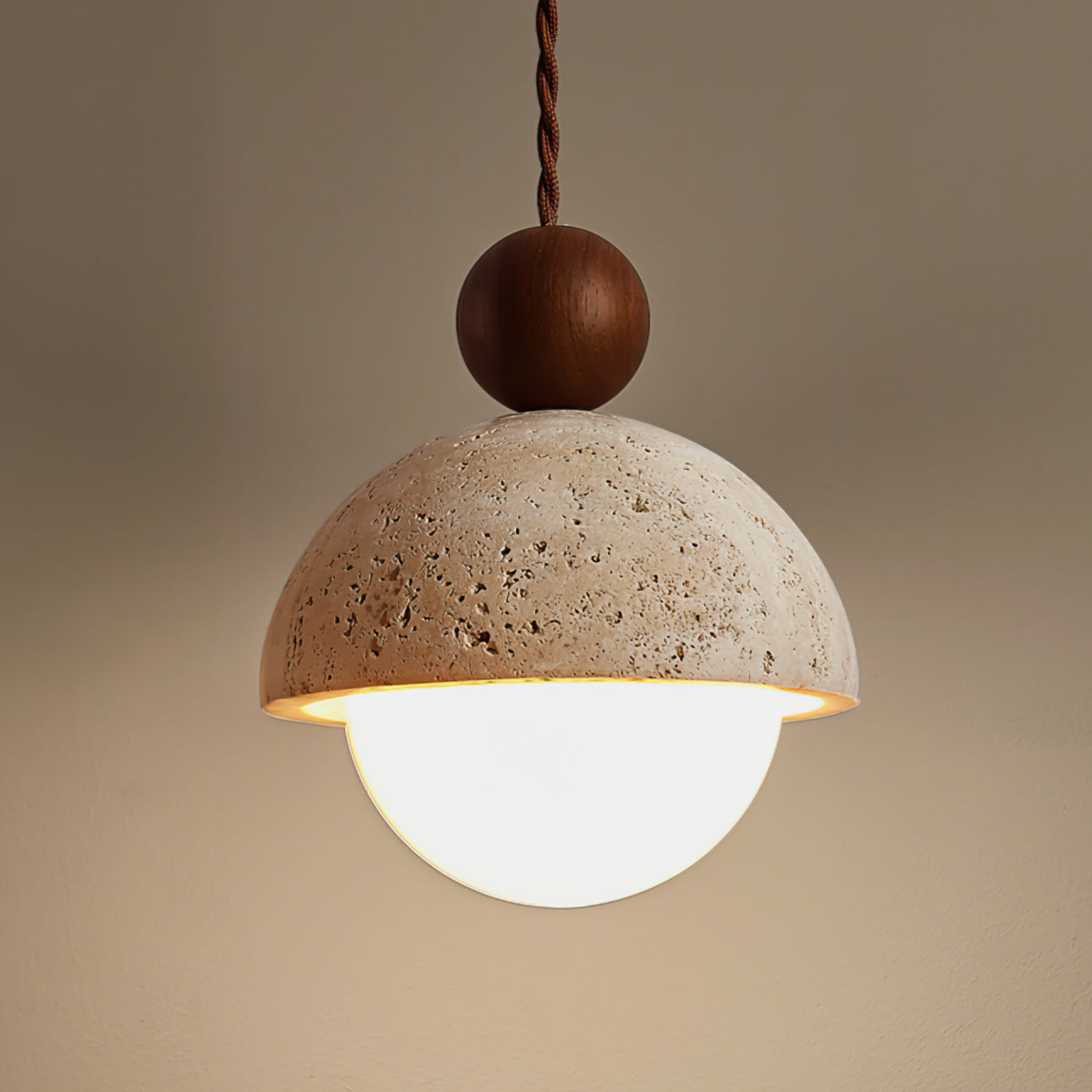 Design Hanglamp van Travertin en Glas – Moderne Verlichting met Warm Licht