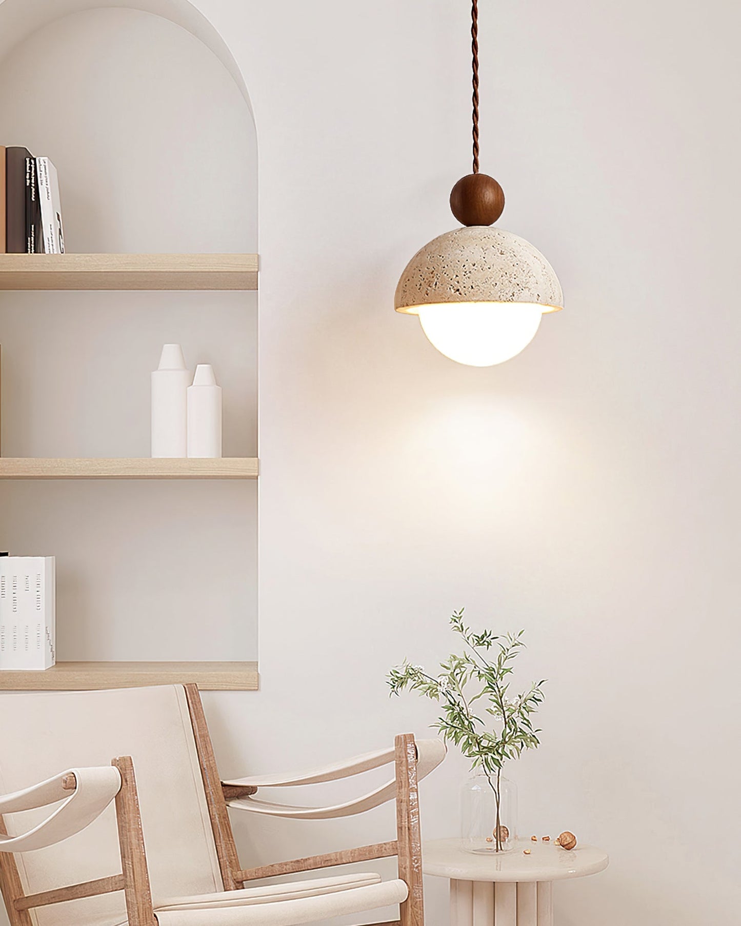 Design Hanglamp van Travertin en Glas – Moderne Verlichting met Warm Licht