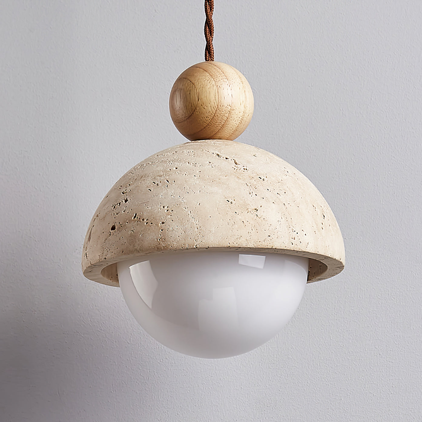 Design Hanglamp van Travertin en Glas – Moderne Verlichting met Warm Licht