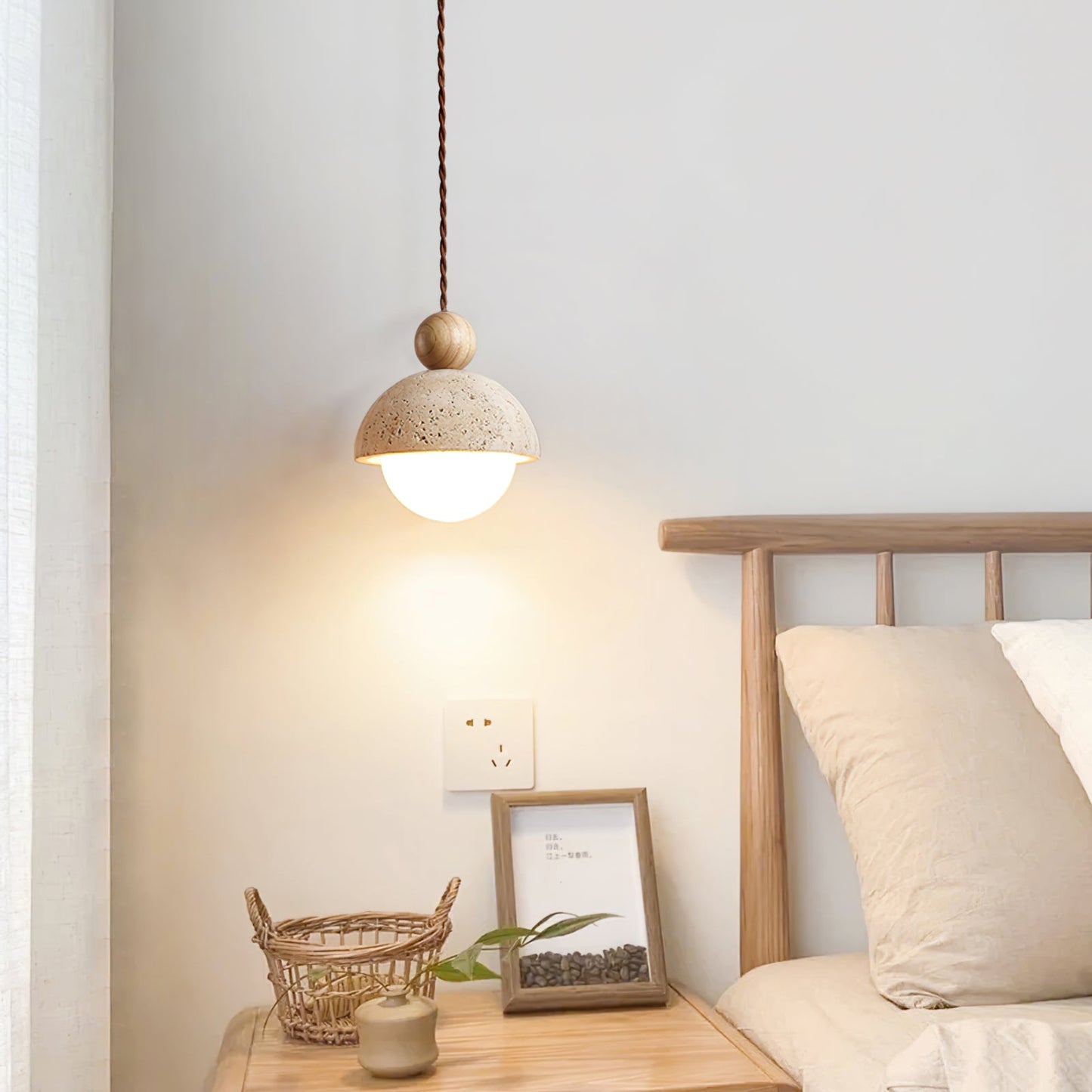 Design Hanglamp van Travertin en Glas – Moderne Verlichting met Warm Licht