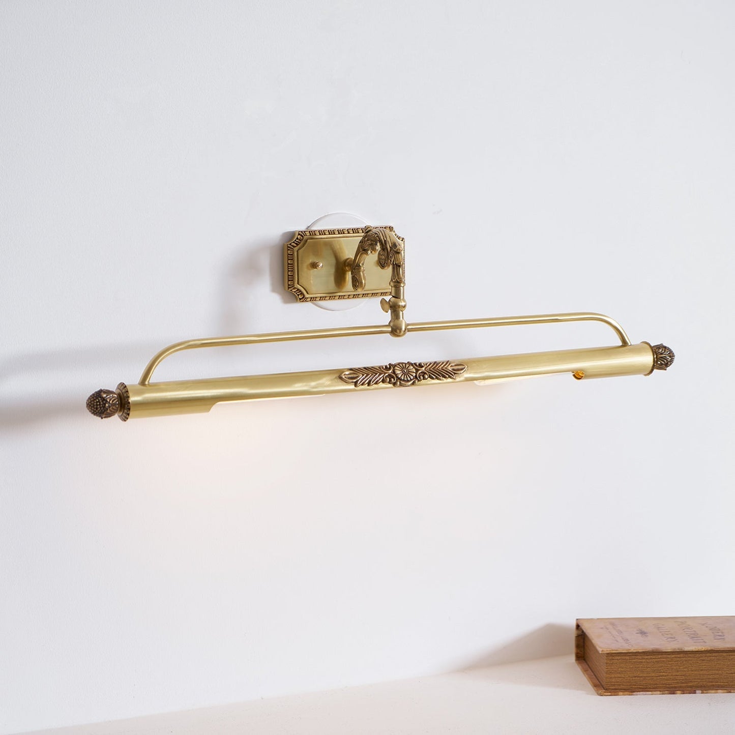 Messing Schilderij Wandlamp met Geïntegreerde Verlichting – Luxe Galerijverlichting in Antiek Messing