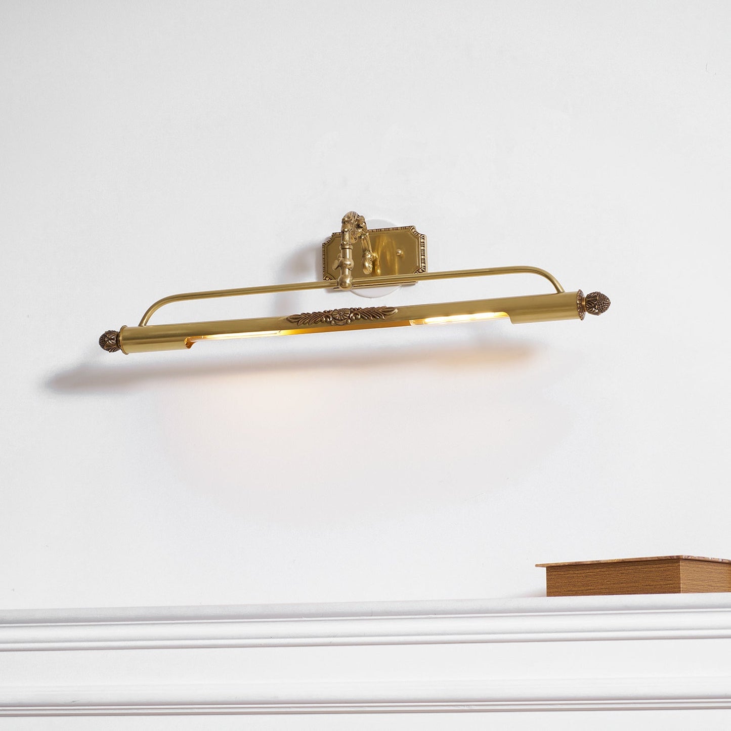 Messing Schilderij Wandlamp met Geïntegreerde Verlichting – Luxe Galerijverlichting in Antiek Messing