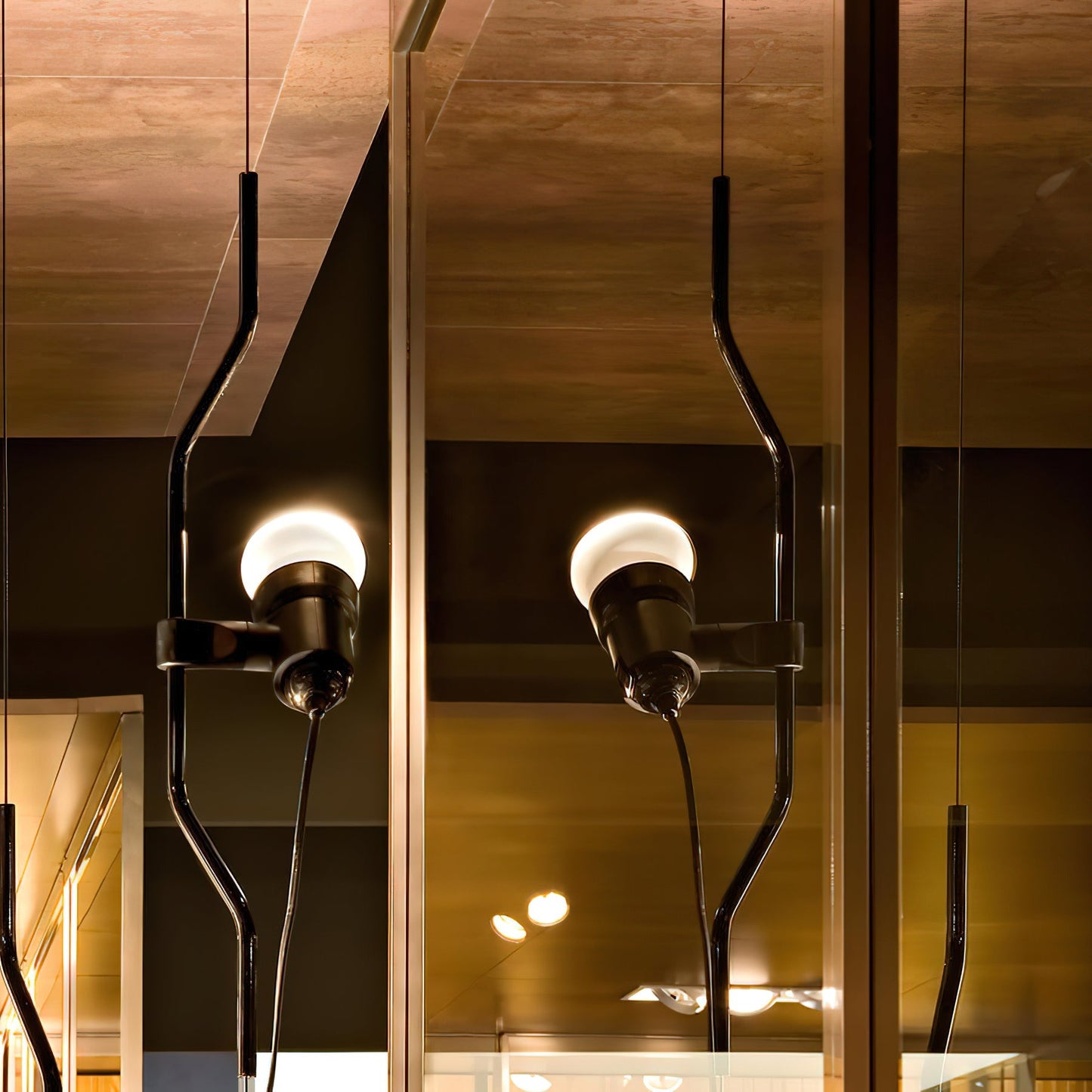 In Hoogte Verstelbare Hanglamp met Metalen Buiskap – Zwart/Wit/Rood