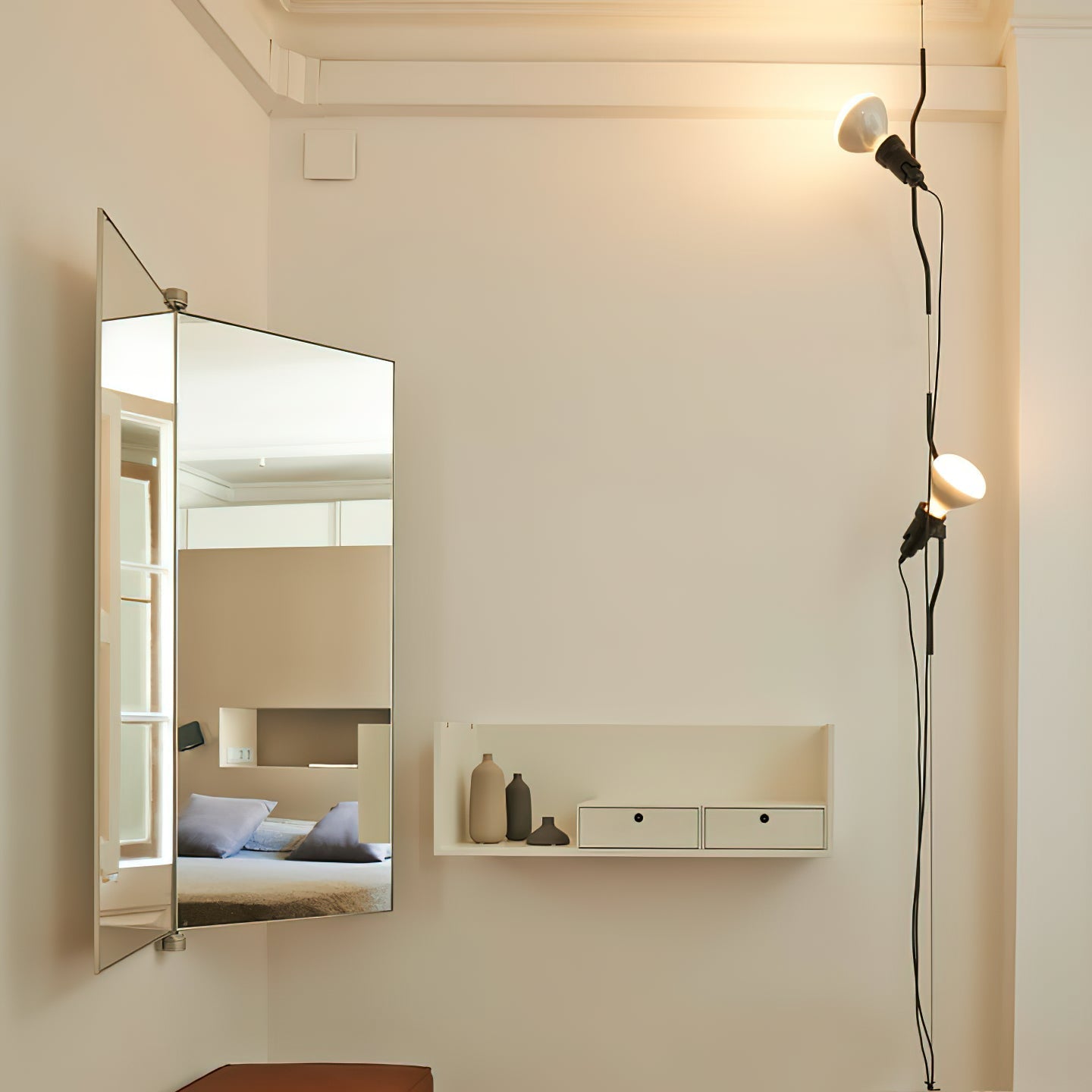 In Hoogte Verstelbare Hanglamp met Metalen Buiskap – Zwart/Wit/Rood
