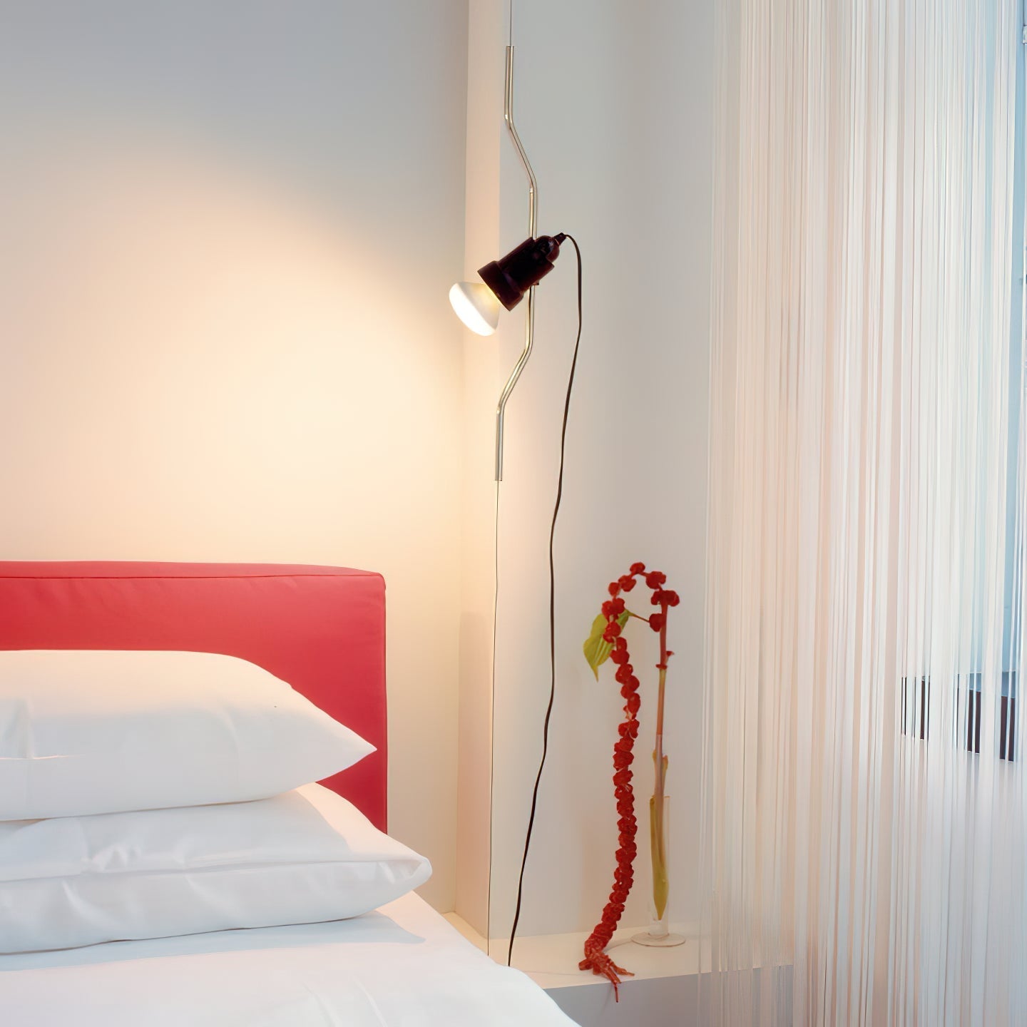 In Hoogte Verstelbare Hanglamp met Metalen Buiskap – Zwart/Wit/Rood