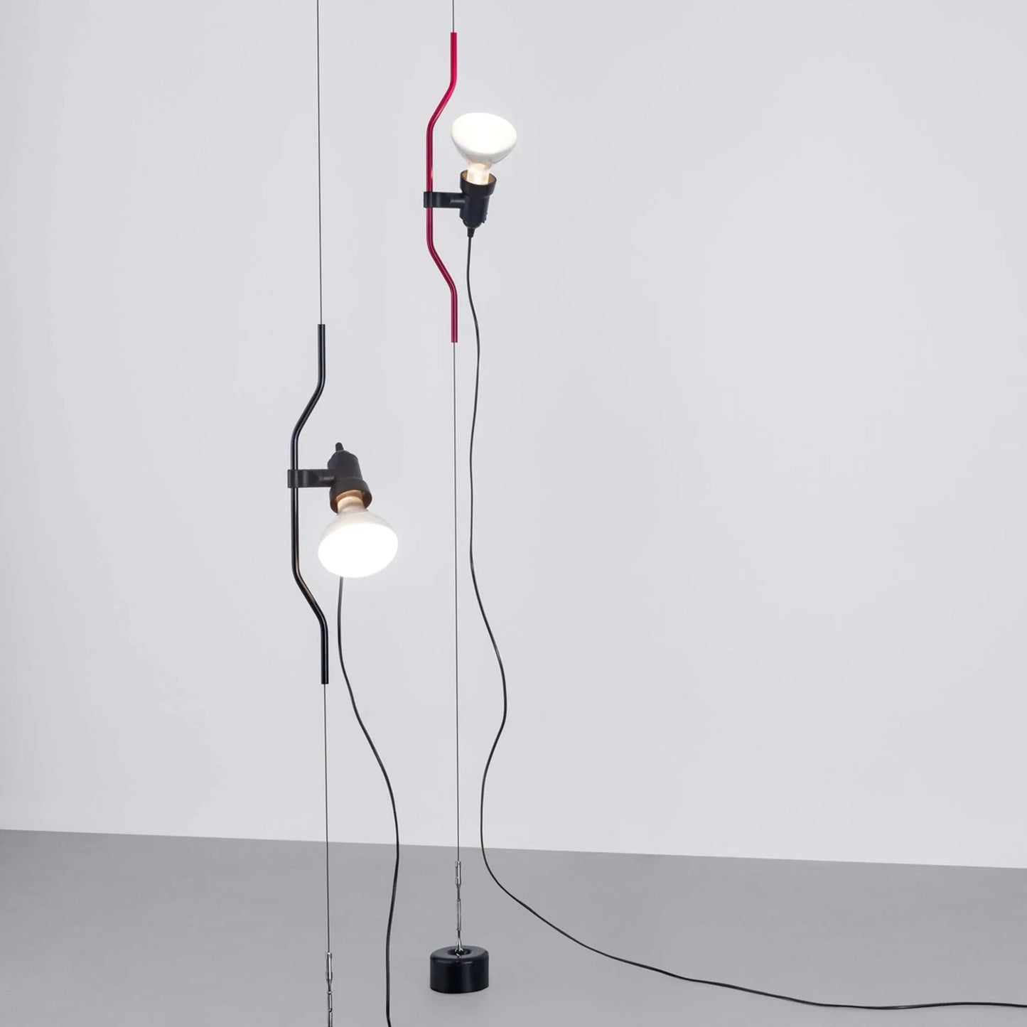 In Hoogte Verstelbare Hanglamp met Metalen Buiskap – Zwart/Wit/Rood