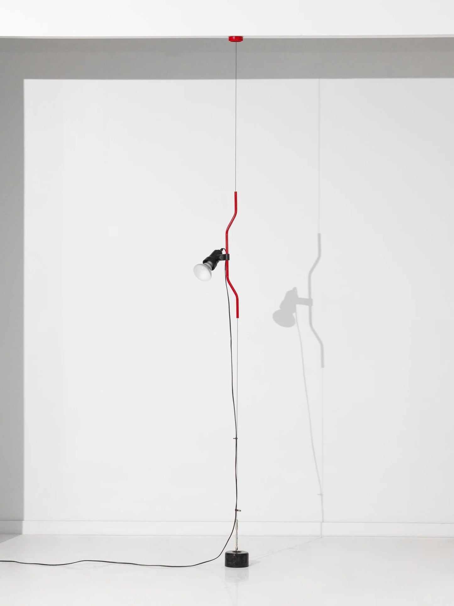 In Hoogte Verstelbare Hanglamp met Metalen Buiskap – Zwart/Wit/Rood