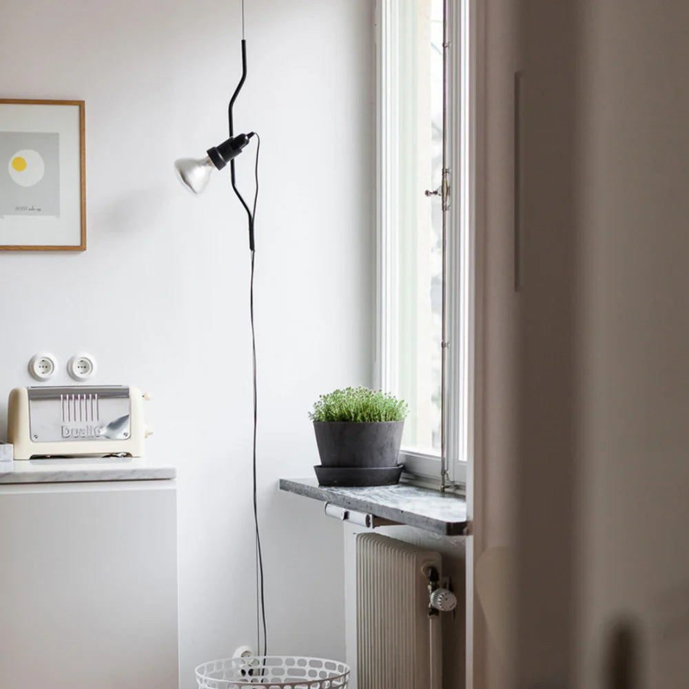In Hoogte Verstelbare Hanglamp met Metalen Buiskap – Zwart/Wit/Rood