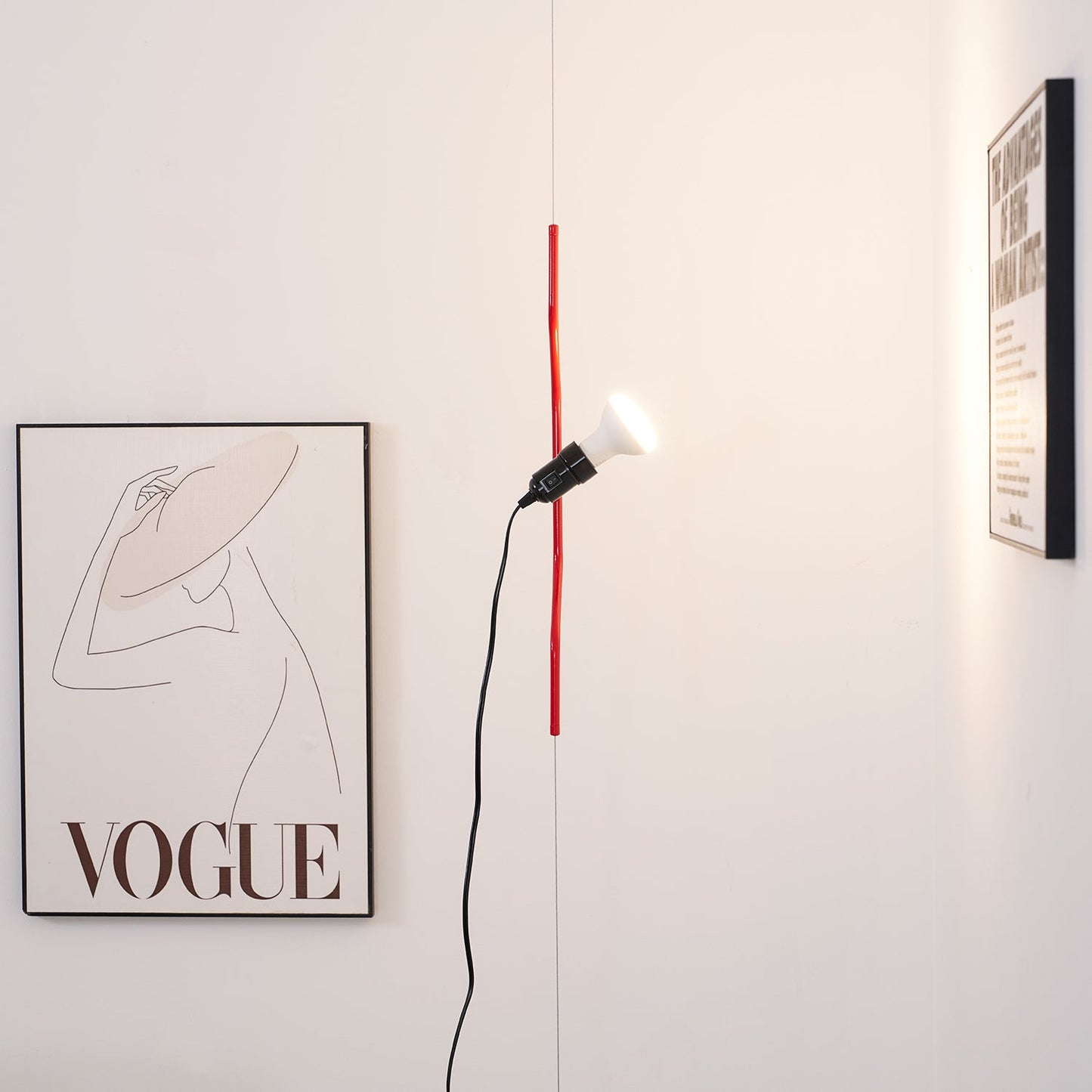 In Hoogte Verstelbare Hanglamp met Metalen Buiskap – Zwart/Wit/Rood