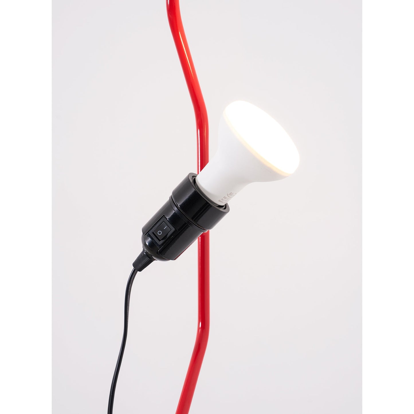 In Hoogte Verstelbare Hanglamp met Metalen Buiskap – Zwart/Wit/Rood