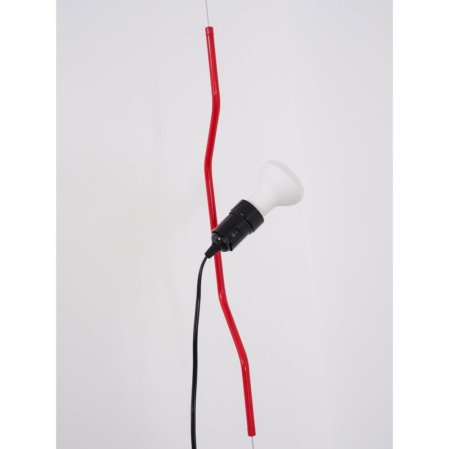 In Hoogte Verstelbare Hanglamp met Metalen Buiskap – Zwart/Wit/Rood