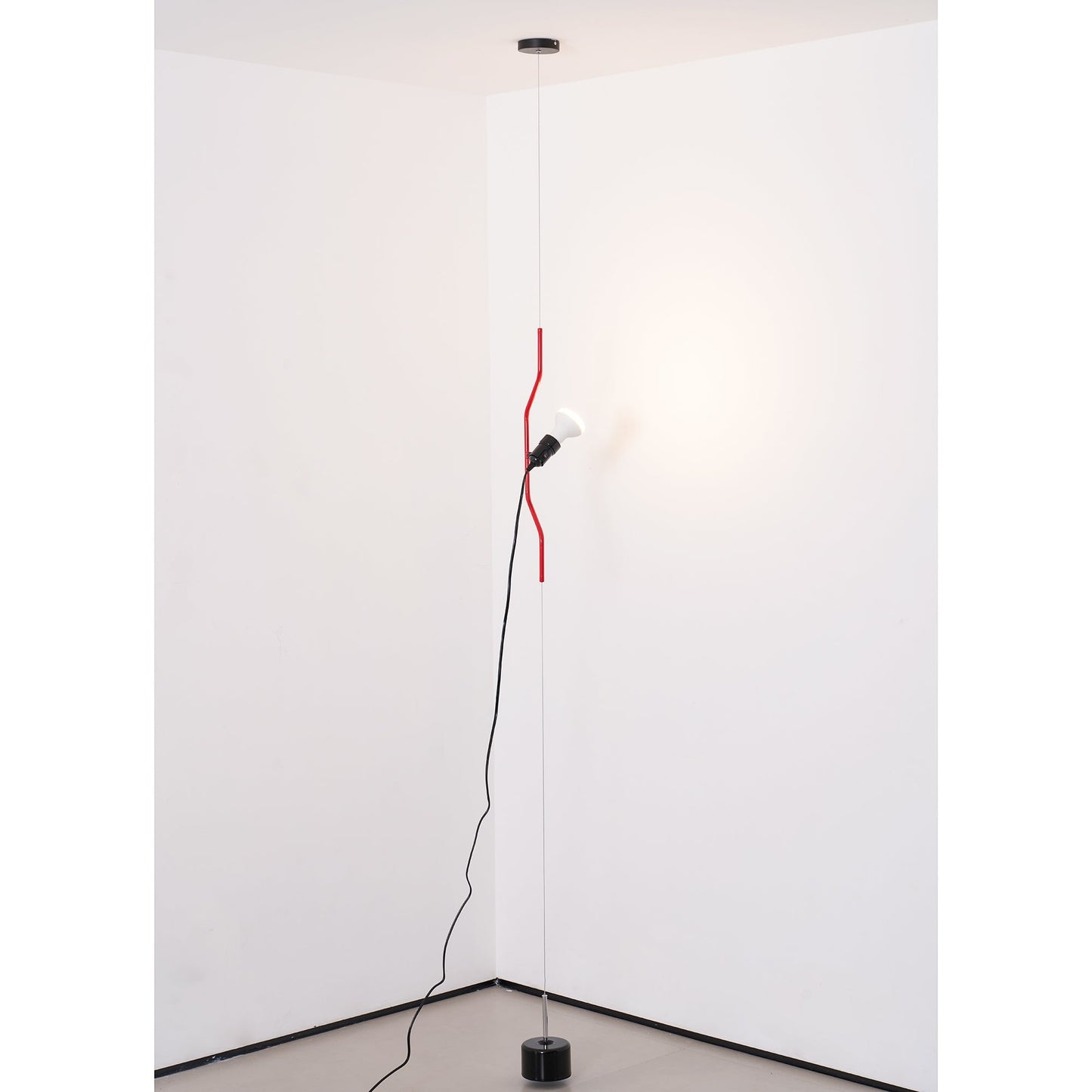 In Hoogte Verstelbare Hanglamp met Metalen Buiskap – Zwart/Wit/Rood