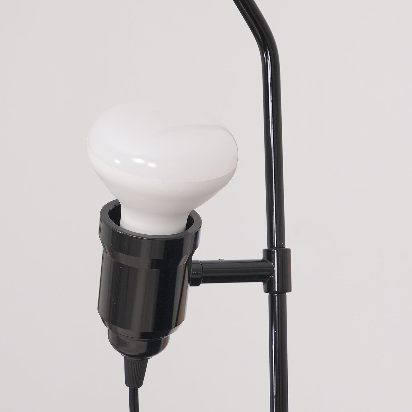 In Hoogte Verstelbare Hanglamp met Metalen Buiskap – Zwart/Wit/Rood