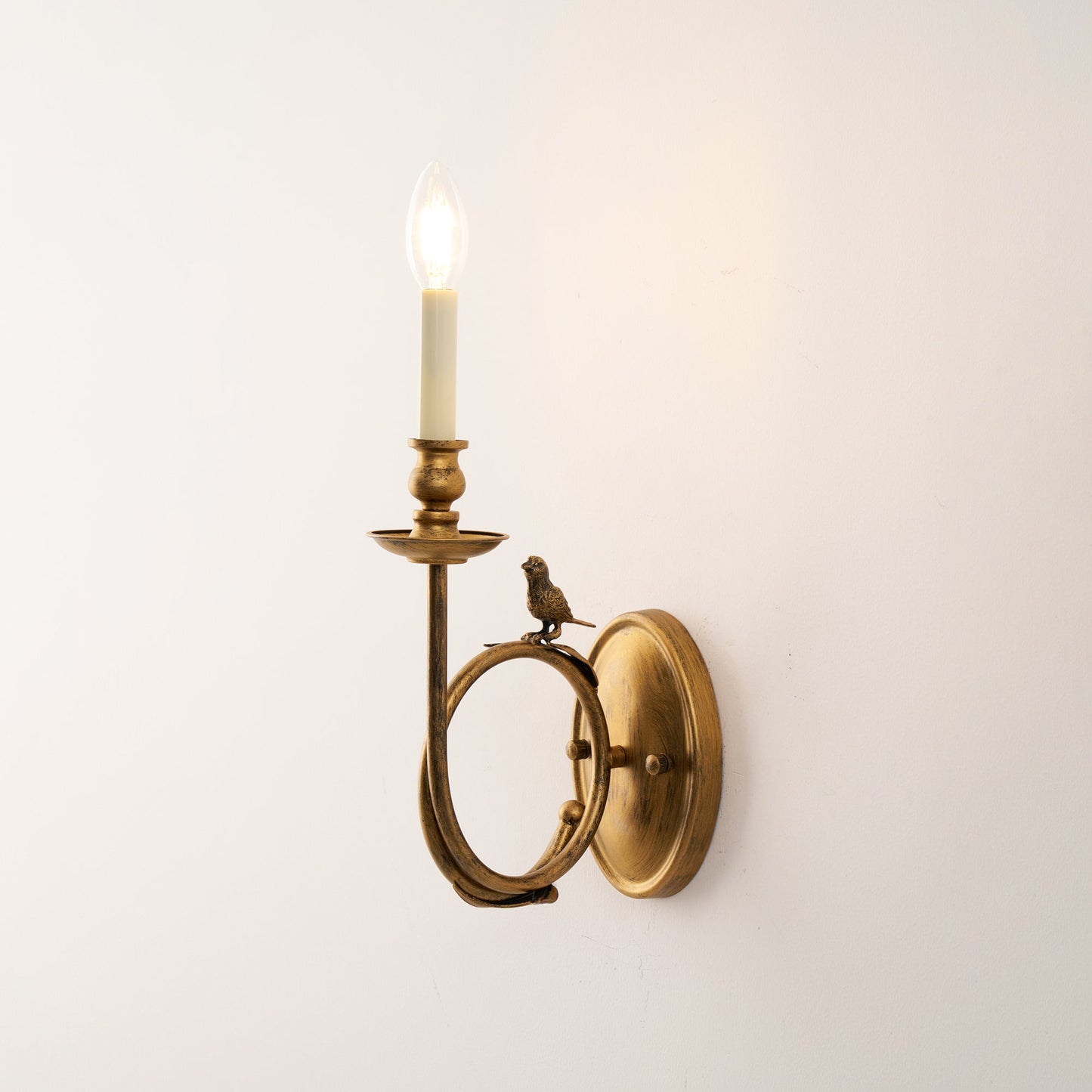 Vintage Wandlamp met Vogel op Tak in Antiek Messing – Klassieke Design Sconce met E14 Fitting voor Slaapkamer, Hal en Woonkamer