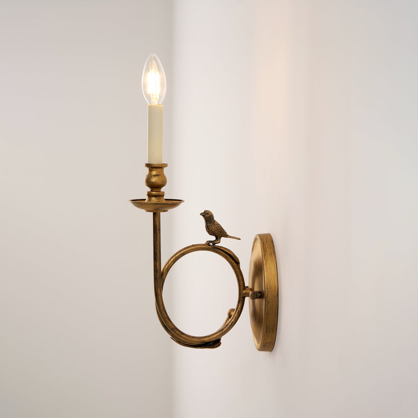 Vintage Wandlamp met Vogel op Tak in Antiek Messing – Klassieke Design Sconce met E14 Fitting voor Slaapkamer, Hal en Woonkamer