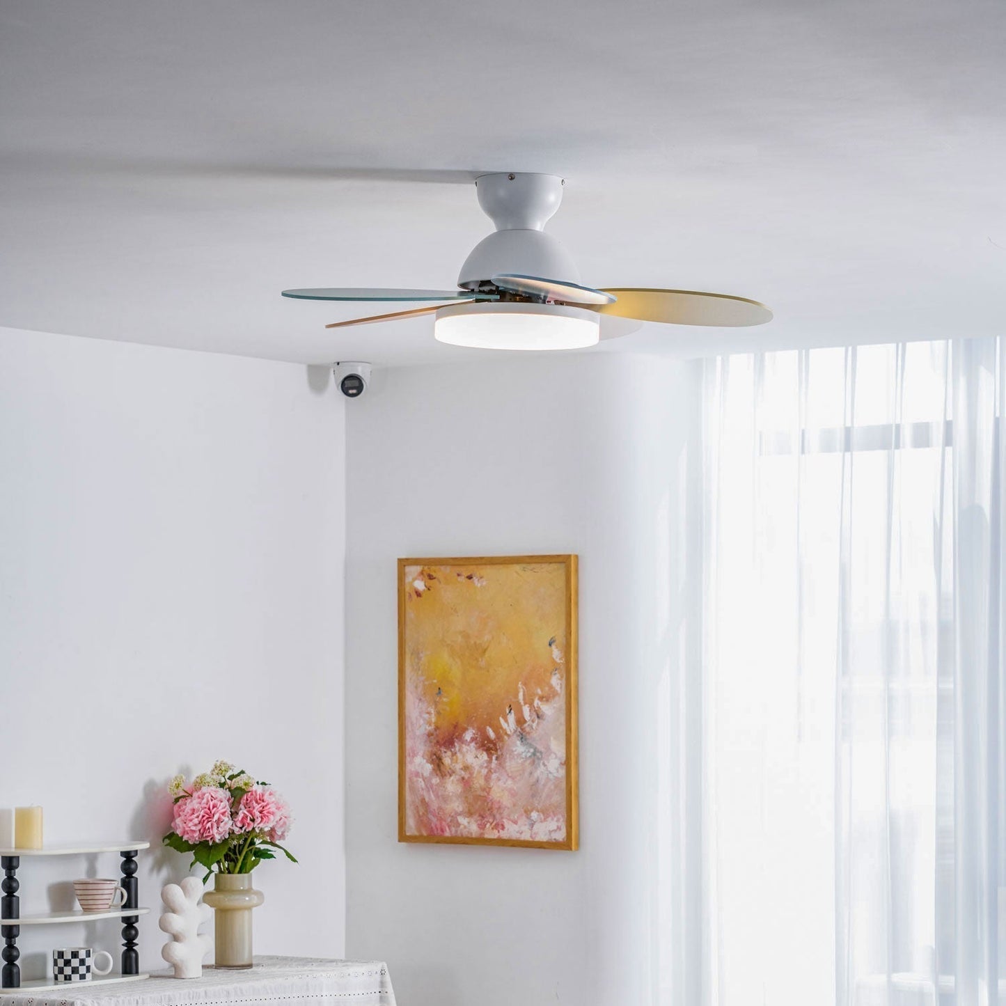 Liora Plafondventilator met Verlichting en Gekleurde Glazen Bladeren voor Kinderkamer – Moderne Ceiling Fan met LED en Afstandsbediening – Verstelbare Snelheid Plafondventilator met Licht in Meerdere Kleurvarianten