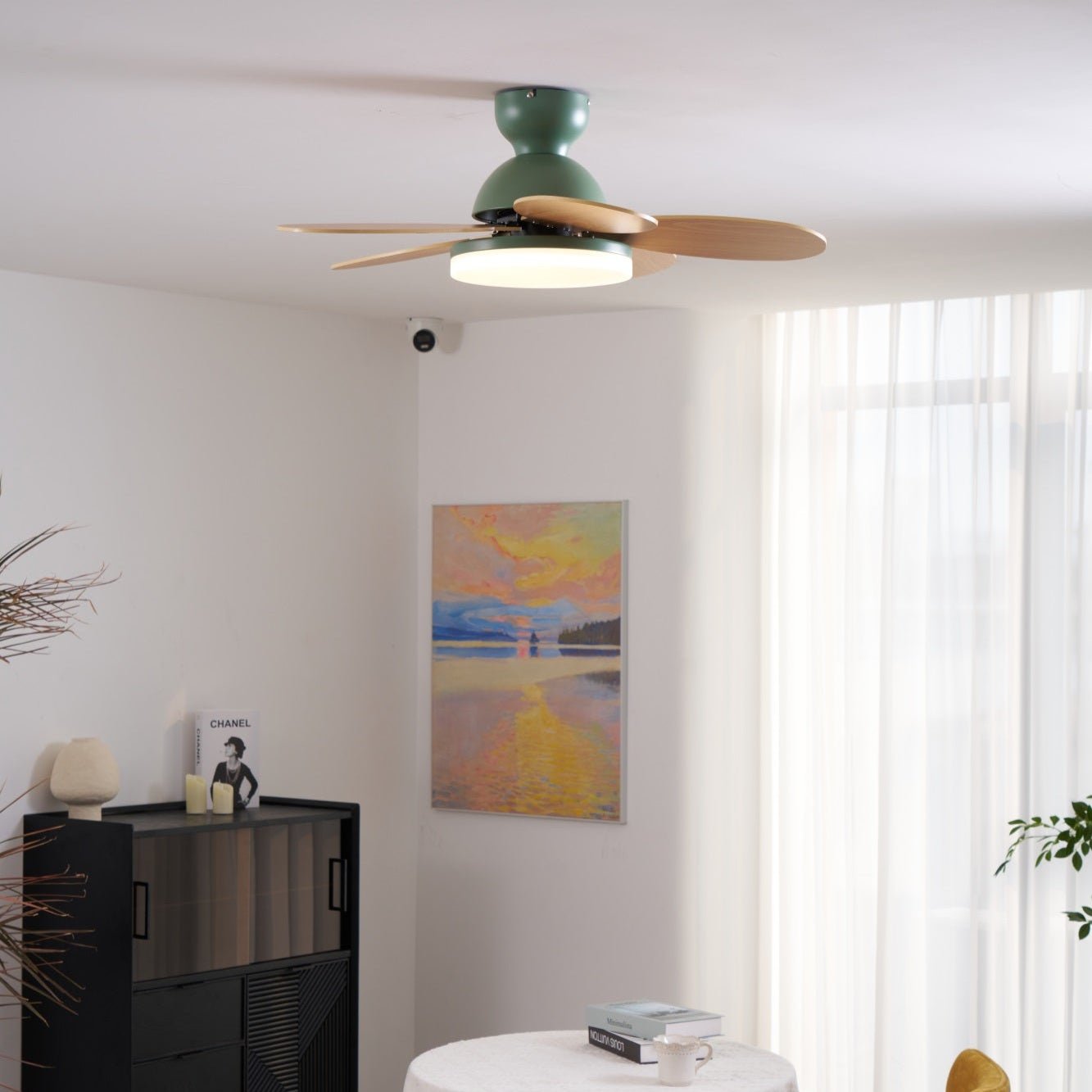 Liora Plafondventilator met Verlichting en Gekleurde Glazen Bladeren voor Kinderkamer – Moderne Ceiling Fan met LED en Afstandsbediening – Verstelbare Snelheid Plafondventilator met Licht in Meerdere Kleurvarianten