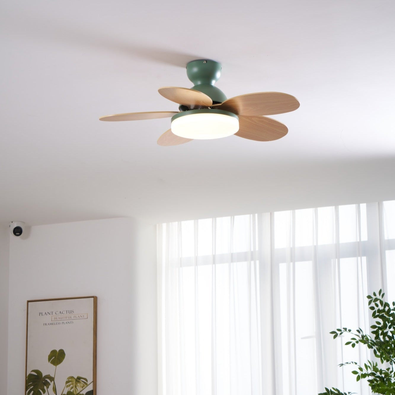 Liora Plafondventilator met Verlichting en Gekleurde Glazen Bladeren voor Kinderkamer – Moderne Ceiling Fan met LED en Afstandsbediening – Verstelbare Snelheid Plafondventilator met Licht in Meerdere Kleurvarianten