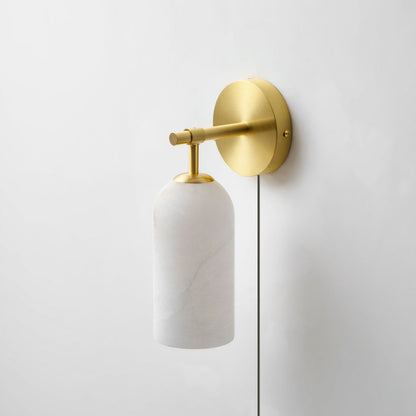 Luxe Alabaster Wandlamp Met Cilindervormige Kap In Brons Of Goud Voor Sfeervolle Binnenverlichting