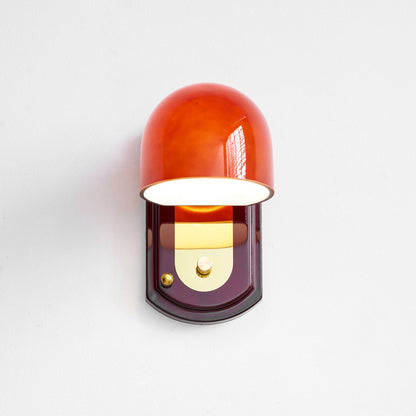 Vintage Wandlamp met Rode Glazen Kap — Sfeervolle Retro Verlichting voor Woonkamer & Eetkamer