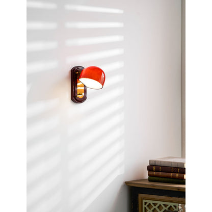Vintage Wandlamp met Rode Glazen Kap — Sfeervolle Retro Verlichting voor Woonkamer & Eetkamer