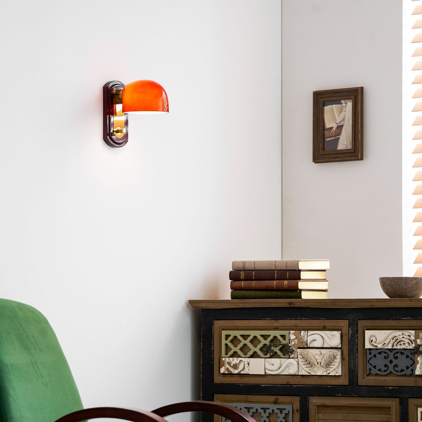 Vintage Wandlamp met Rode Glazen Kap — Sfeervolle Retro Verlichting voor Woonkamer & Eetkamer